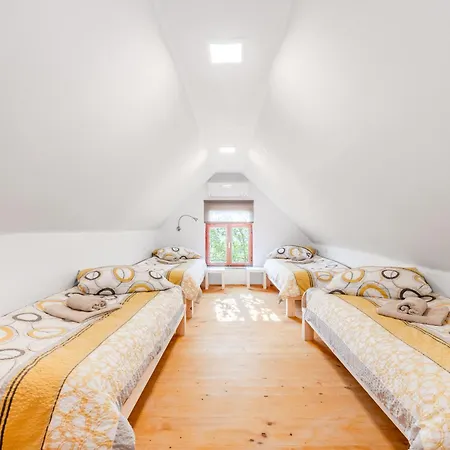Homes Pr Pelaku With Outdoor Sauna Feriehus Slap ob Idrijci
