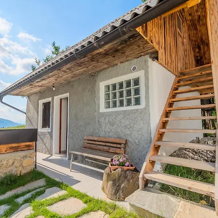 Feriehus Homes Pr Pelaku With Outdoor Sauna Slap ob Idrijci