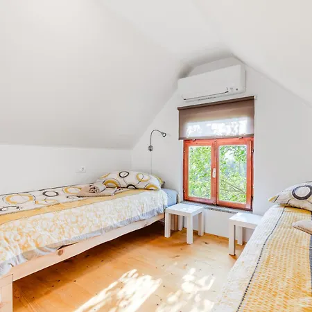Homes Pr Pelaku With Outdoor Sauna Feriehus Slap ob Idrijci