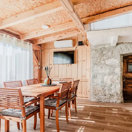 Homes Pr Pelaku With Outdoor Sauna Feriehus Slap ob Idrijci