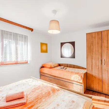 Homes Pr Pelaku With Outdoor Sauna * Slap ob Idrijci